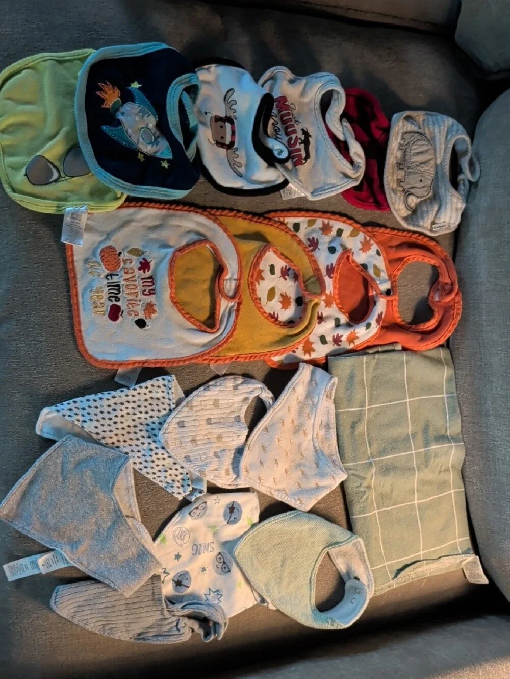 Burp Cloths/ Bibs/ Socks/ Mitts 0-3 Mo